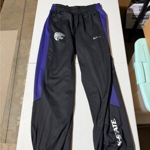 Nike Men’s Kansas State Wildcats Basketball Black and Purple Joggers